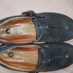 Ladies shoes. Structured (UN) by Clarks. Size 6 1/2 M.